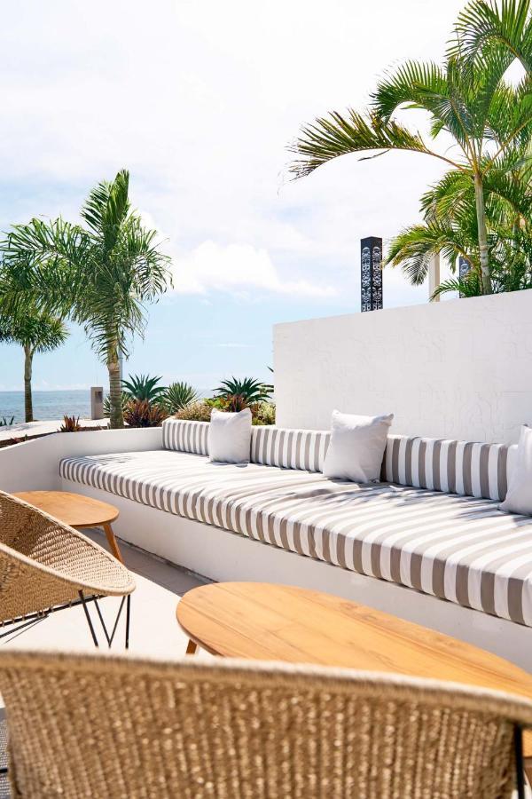 Cook'S Bay Hotel & Suites Paopao Exterior foto