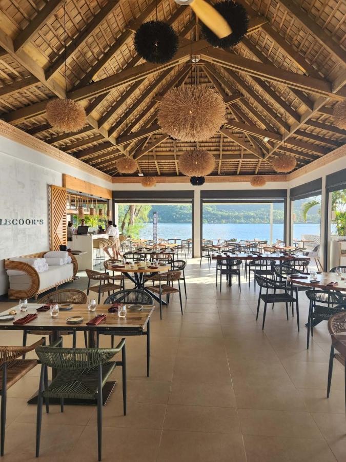 Cook'S Bay Hotel & Suites Paopao Exterior foto