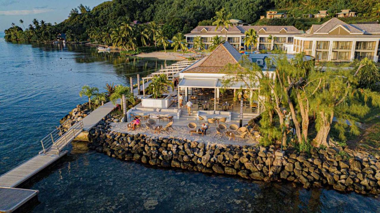 Cook'S Bay Hotel & Suites Paopao Exterior foto
