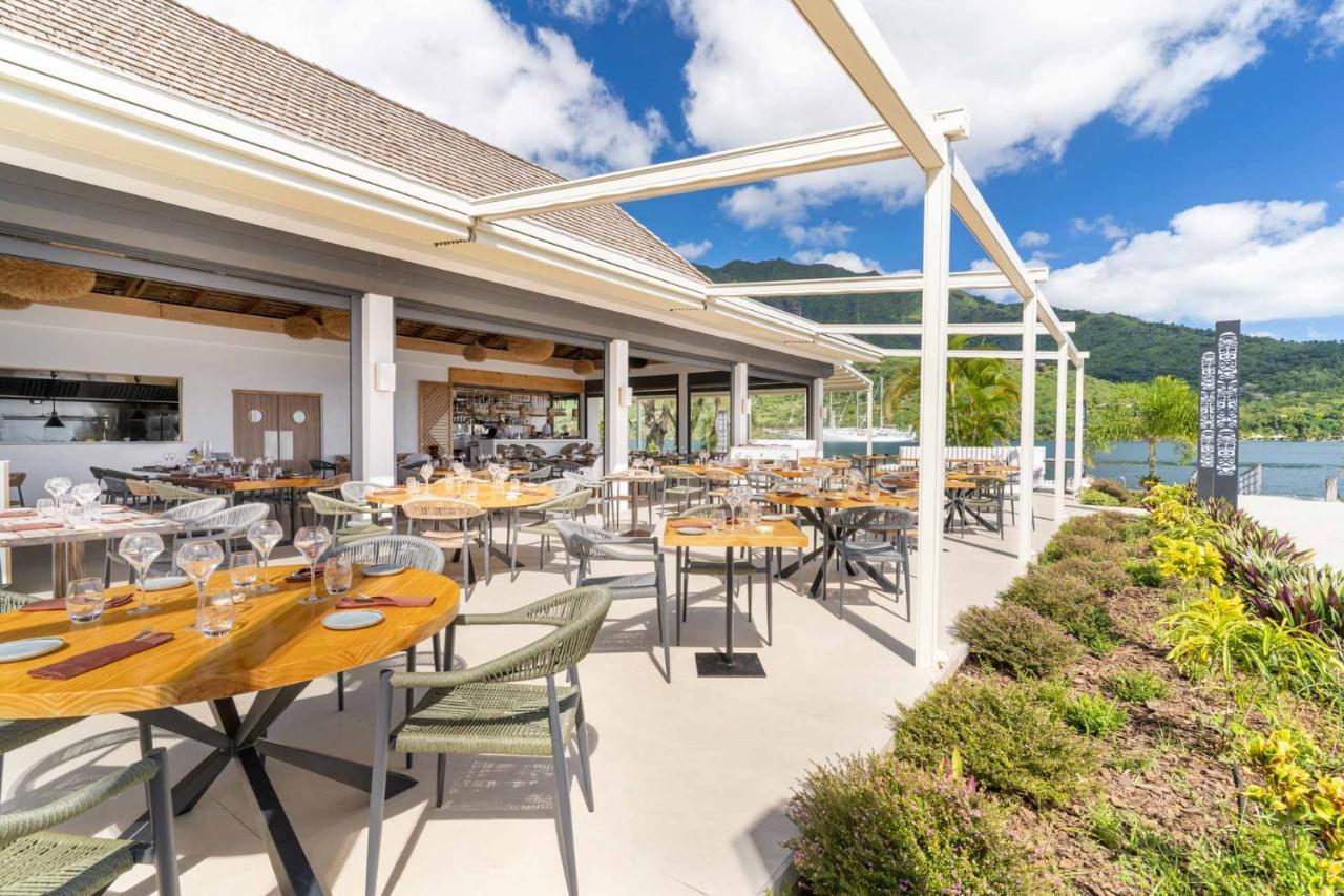 Cook'S Bay Hotel & Suites Paopao Exterior foto