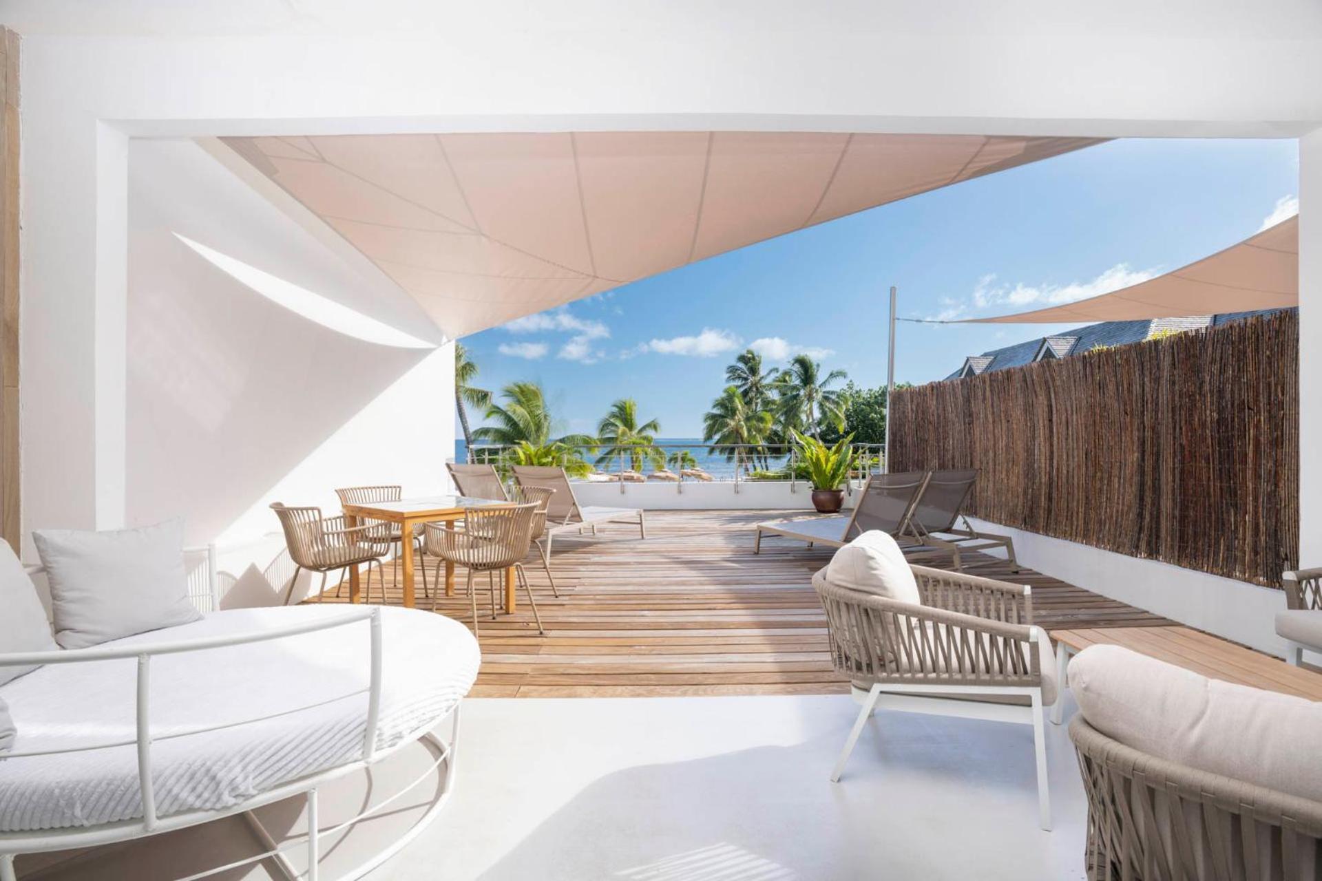 Cook'S Bay Hotel & Suites Paopao Exterior foto