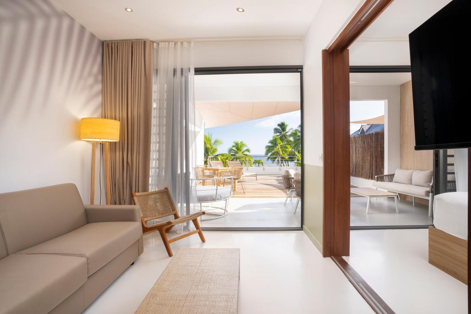 Cook'S Bay Hotel & Suites Paopao Exterior foto